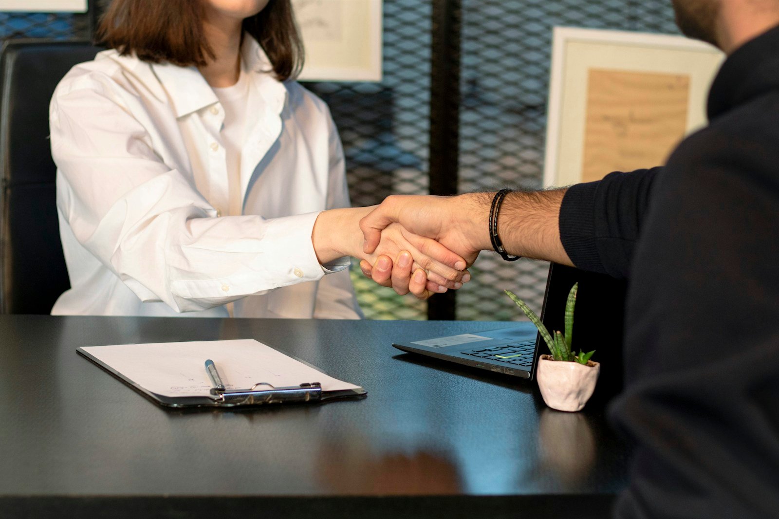 Kesepakatan kerja sama di kantor CiptaKonversi